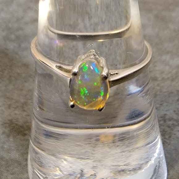 Vintage Jewelry - Native Ethiopian Fire Opal Stone Dainty Mood Ring 7.25 Sterling Silver Chakra